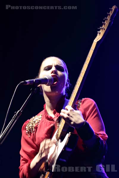 ANNA CALVI - 2011-11-07 - PARIS - Olympia - 